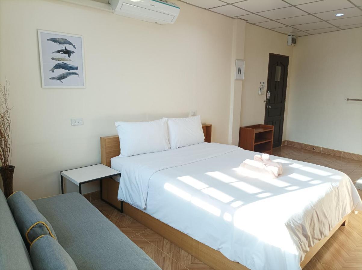 Double D Rooms & Cafe Bangkok Luaran gambar