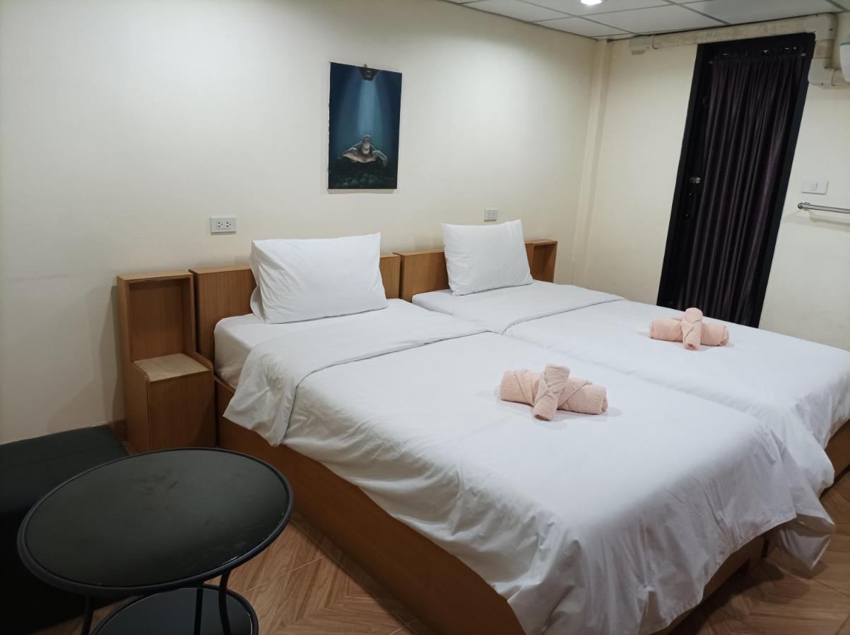 Double D Rooms & Cafe Bangkok Luaran gambar