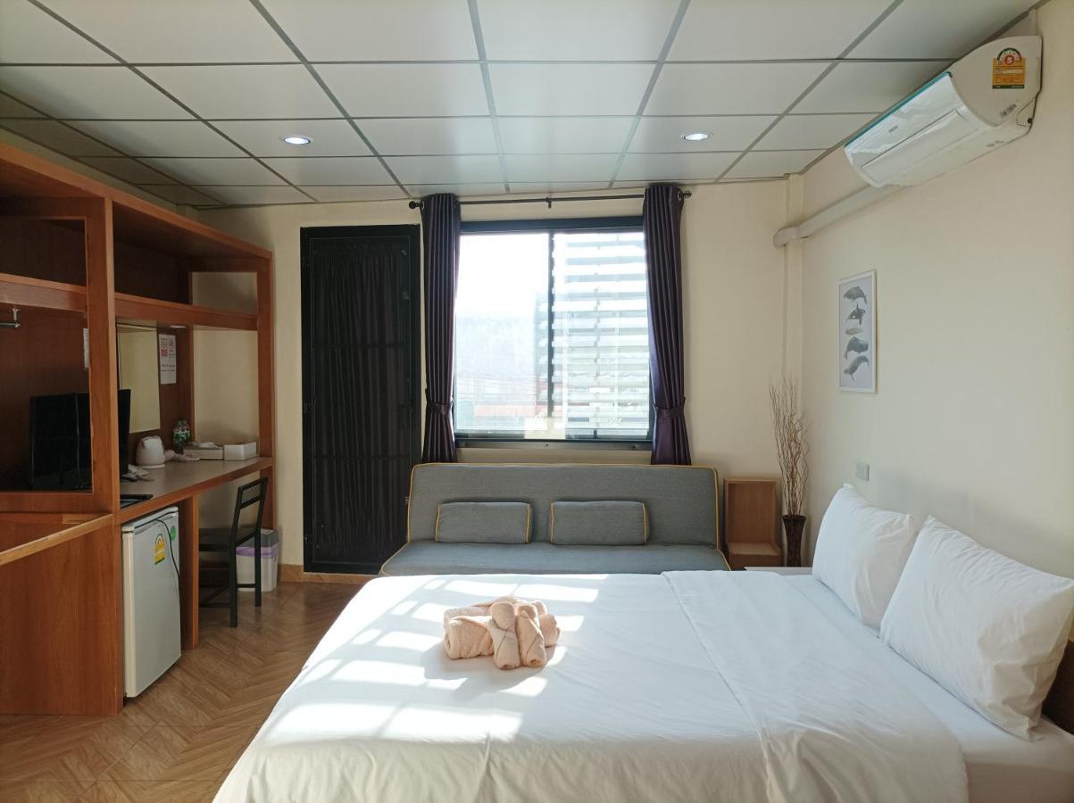 Double D Rooms & Cafe Bangkok Luaran gambar
