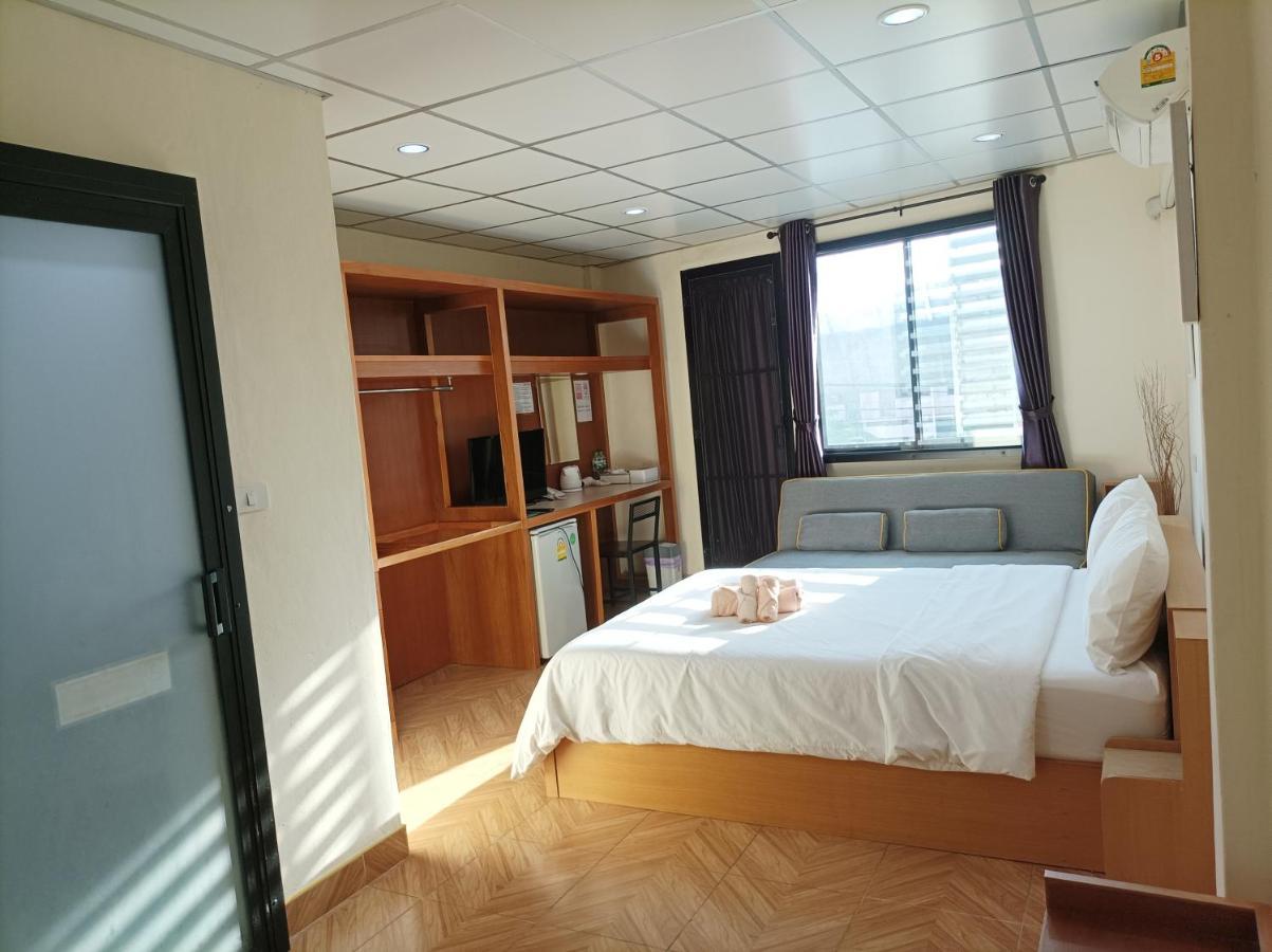 Double D Rooms & Cafe Bangkok Luaran gambar