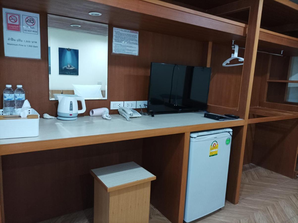 Double D Rooms & Cafe Bangkok Luaran gambar