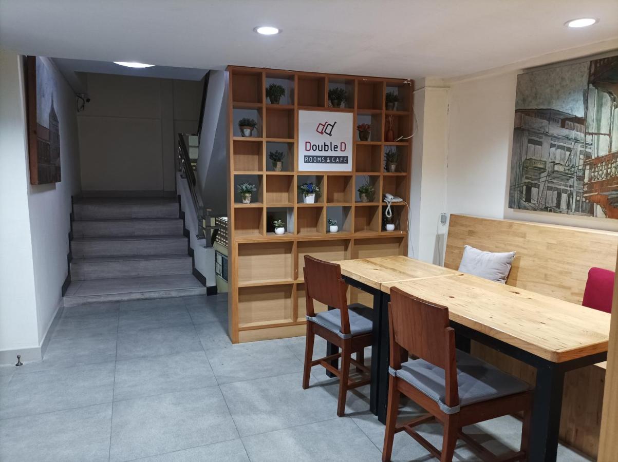 Double D Rooms & Cafe Bangkok Luaran gambar