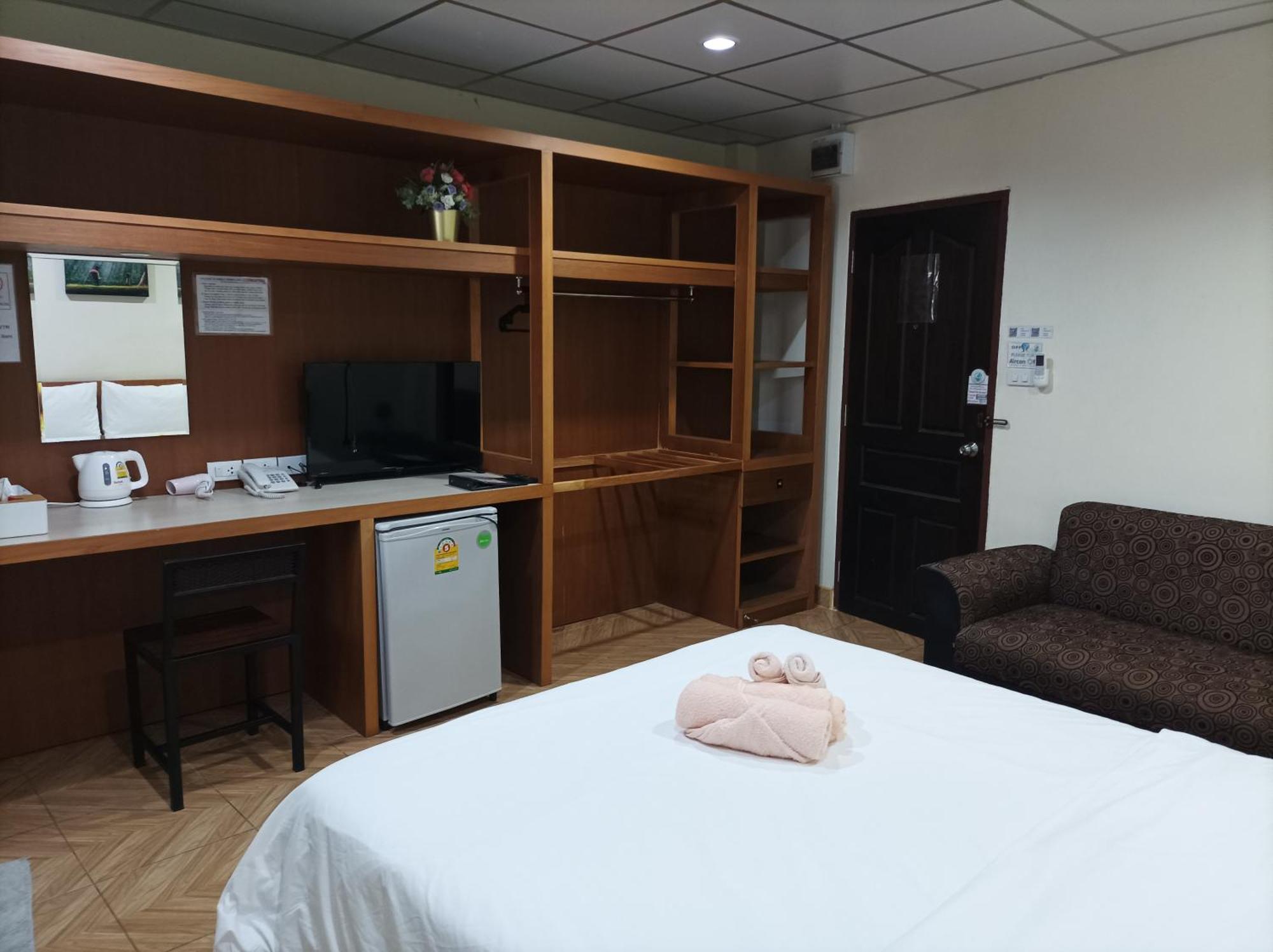 Double D Rooms & Cafe Bangkok Luaran gambar