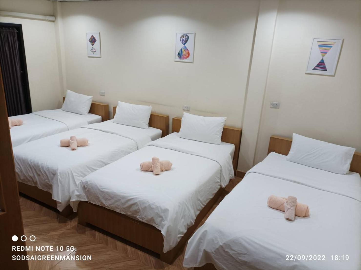 Double D Rooms & Cafe Bangkok Luaran gambar
