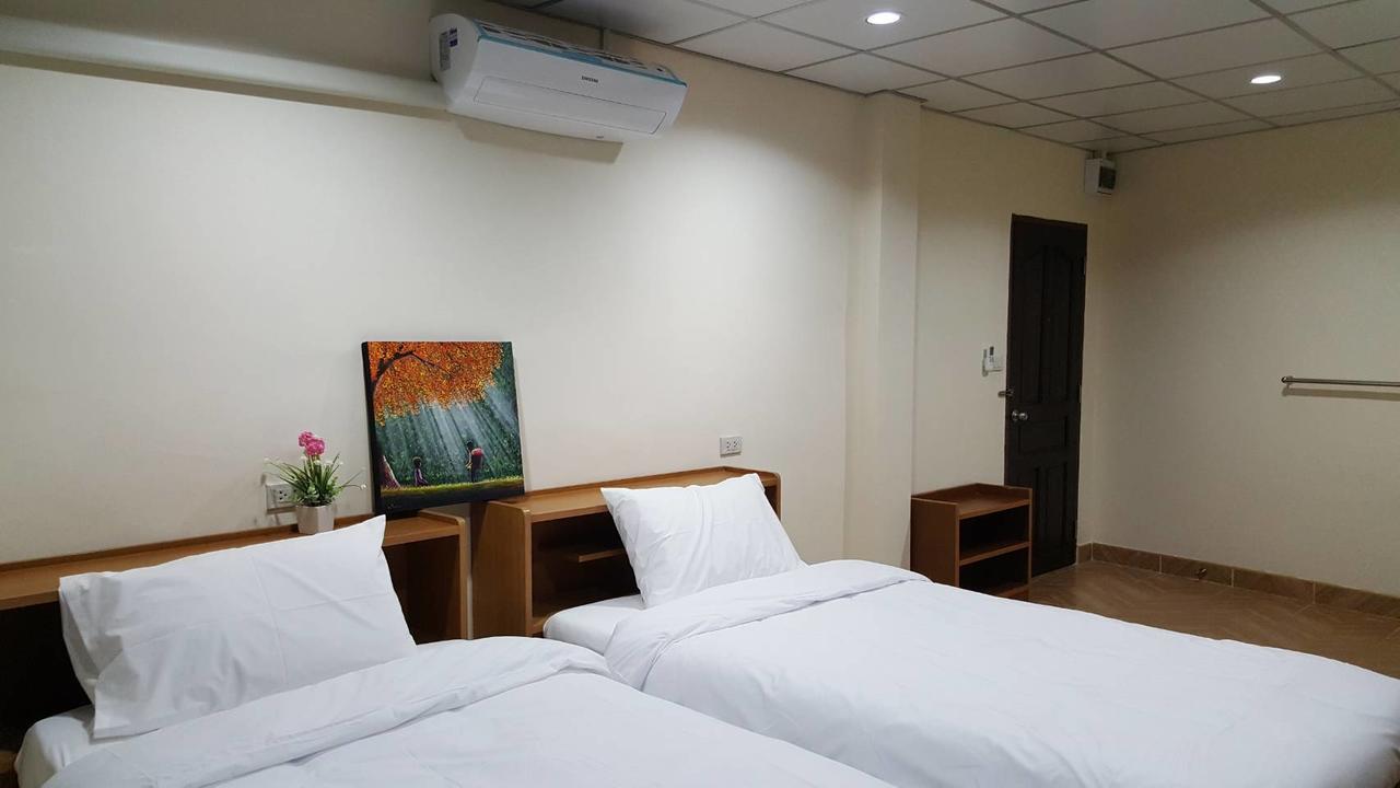 Double D Rooms & Cafe Bangkok Luaran gambar