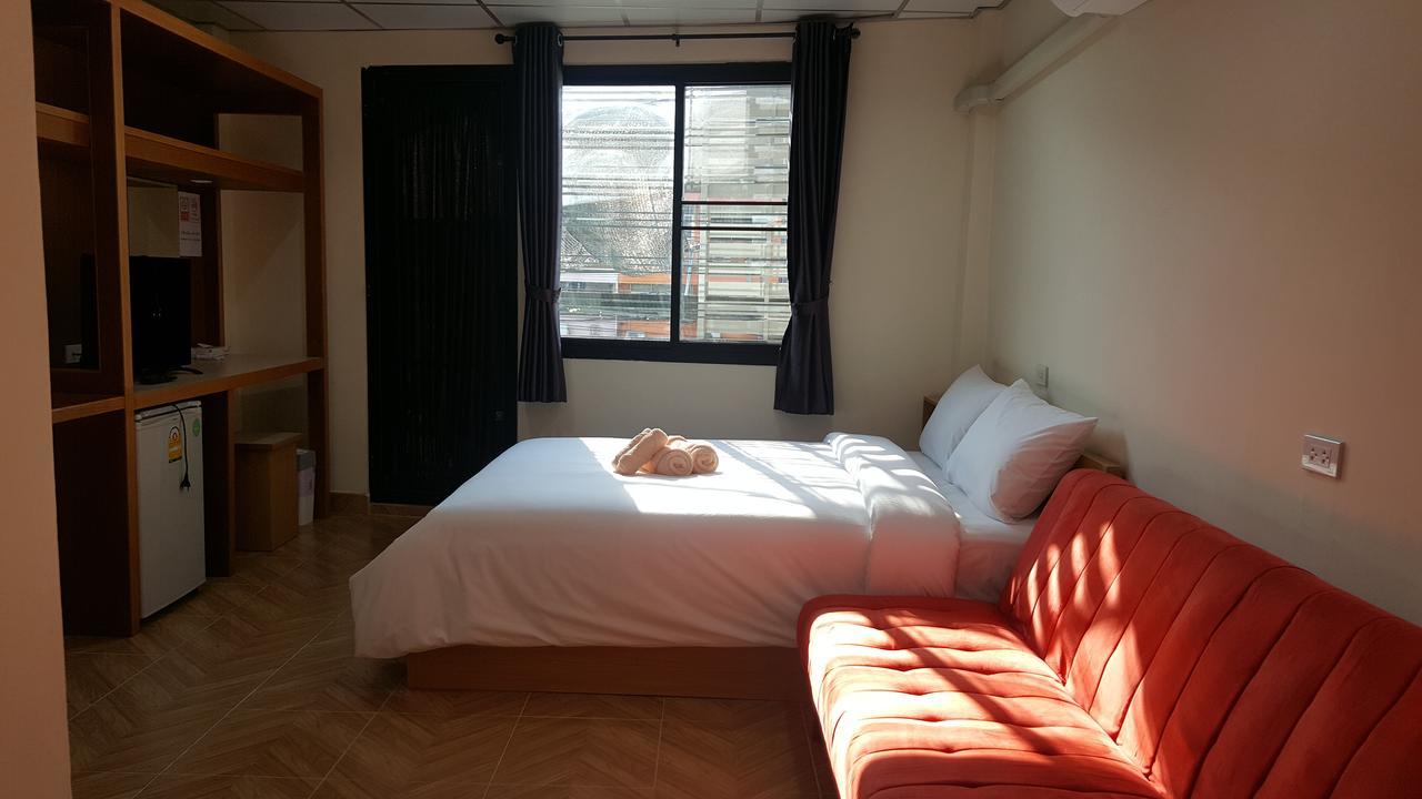 Double D Rooms & Cafe Bangkok Luaran gambar