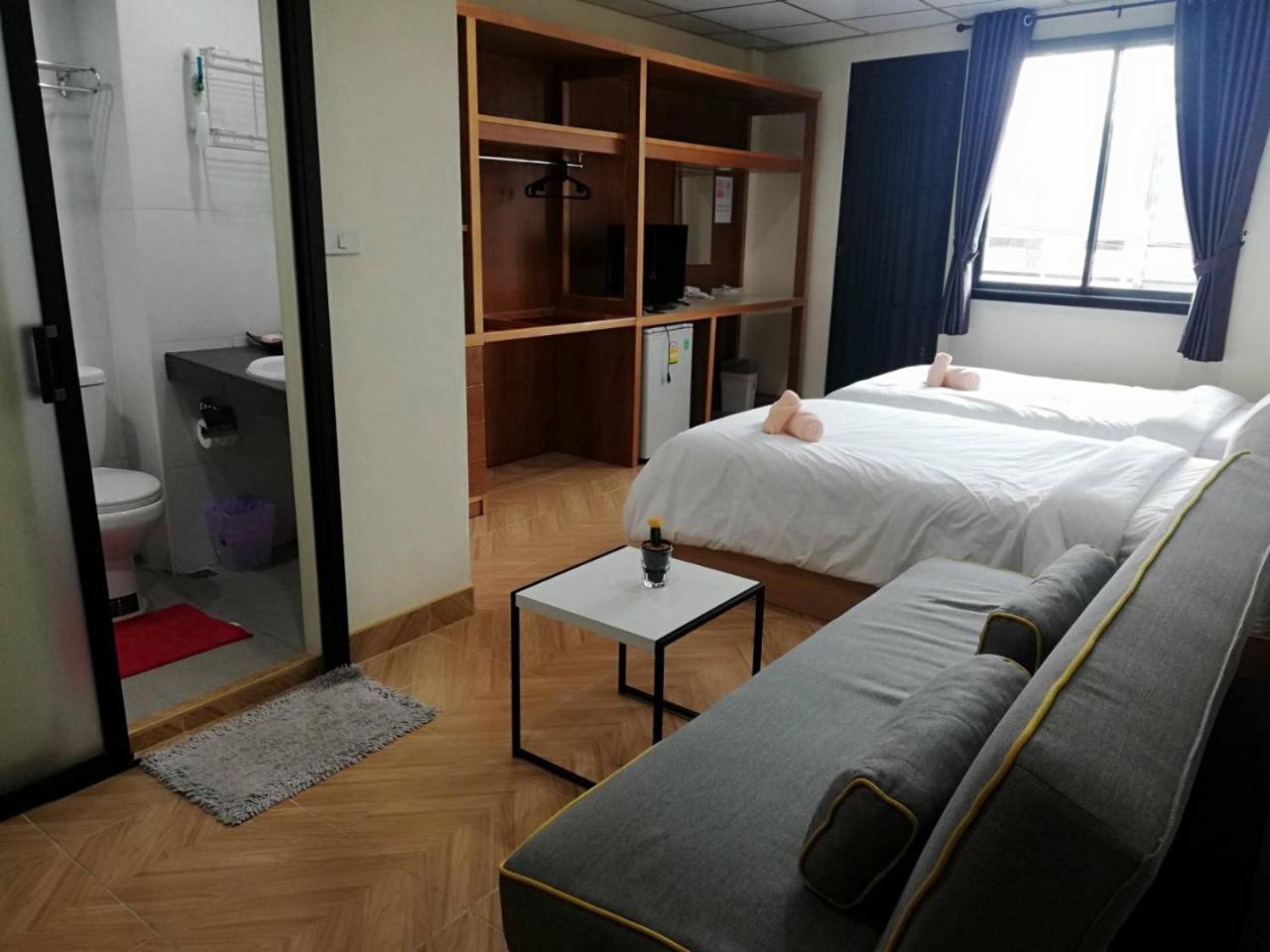 Double D Rooms & Cafe Bangkok Luaran gambar