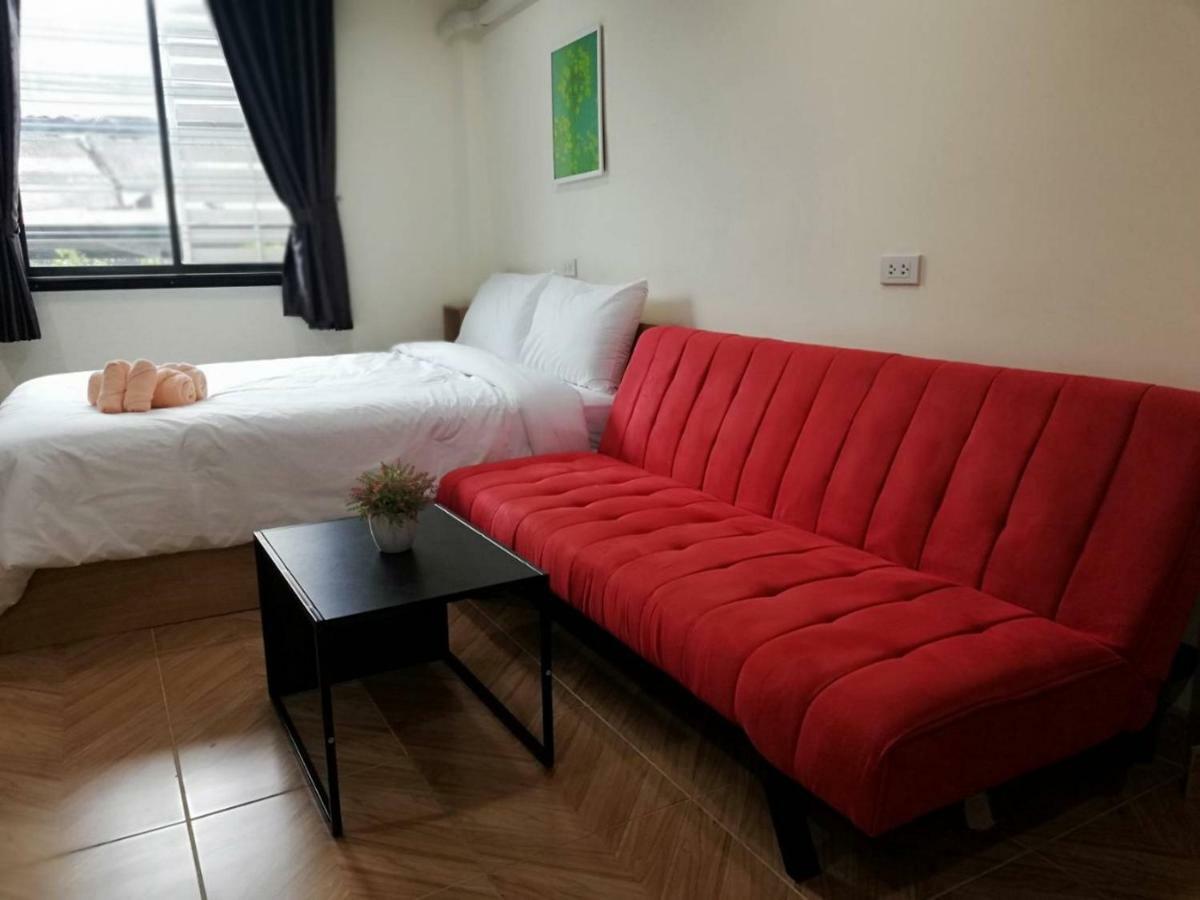Double D Rooms & Cafe Bangkok Luaran gambar