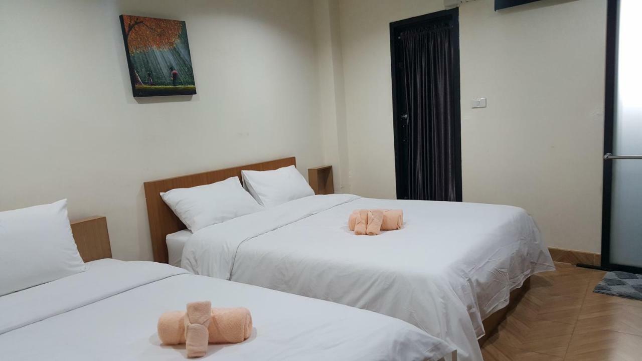 Double D Rooms & Cafe Bangkok Luaran gambar