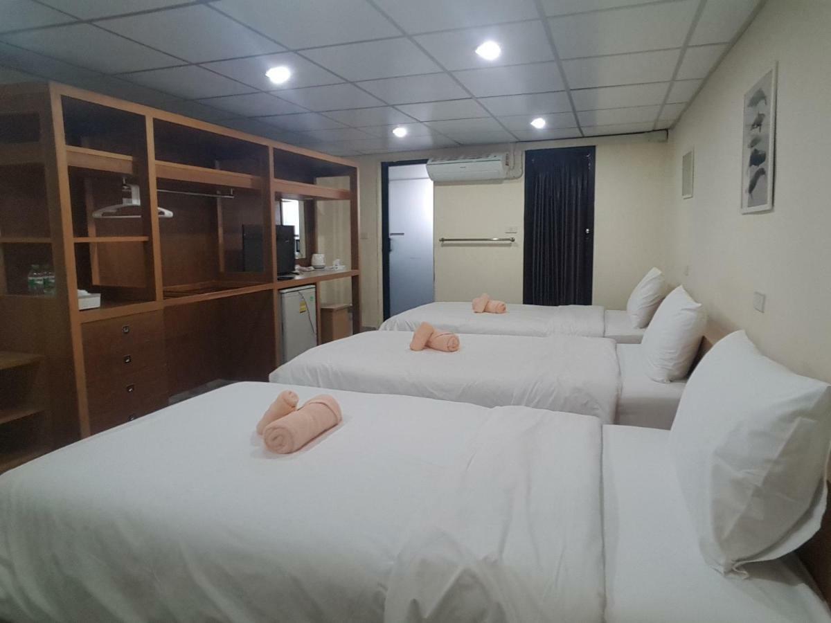 Double D Rooms & Cafe Bangkok Luaran gambar