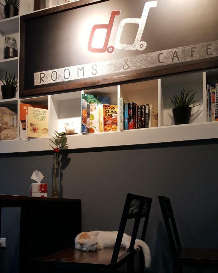 Double D Rooms & Cafe Bangkok Luaran gambar